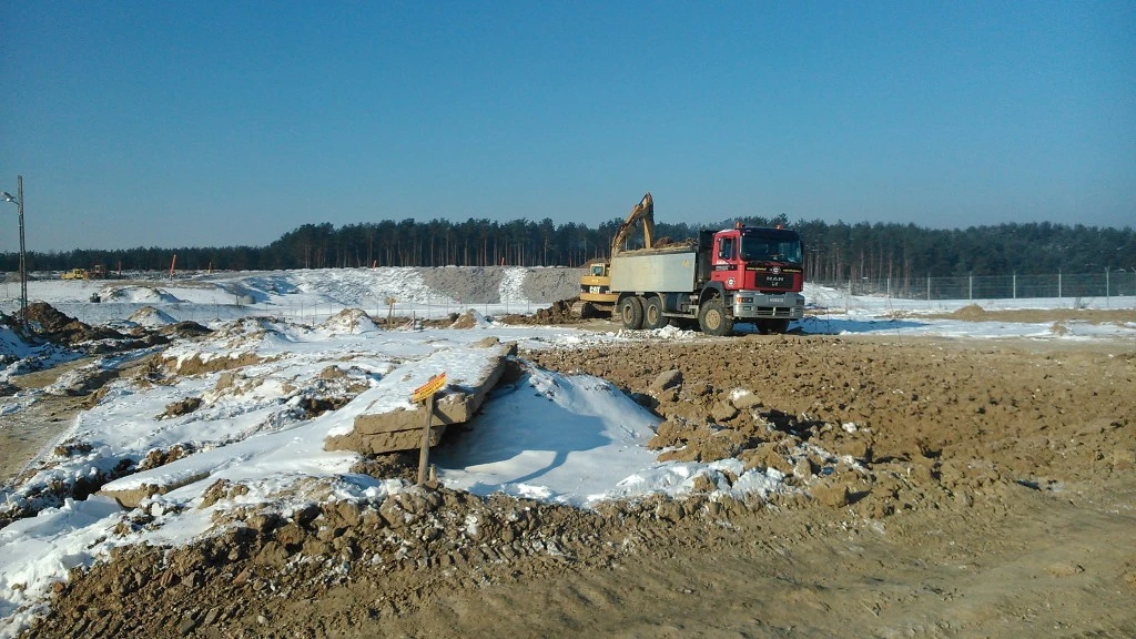 Urządzenia i Materiały na Terenie Budowy są własnością Zam.